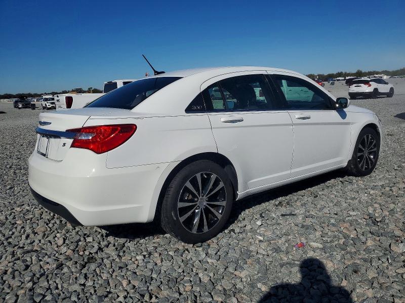 Photo 3 from auction – 2013 CHRYSLER 200 TOURIN with VIN 1C3CCBBG5DN720174