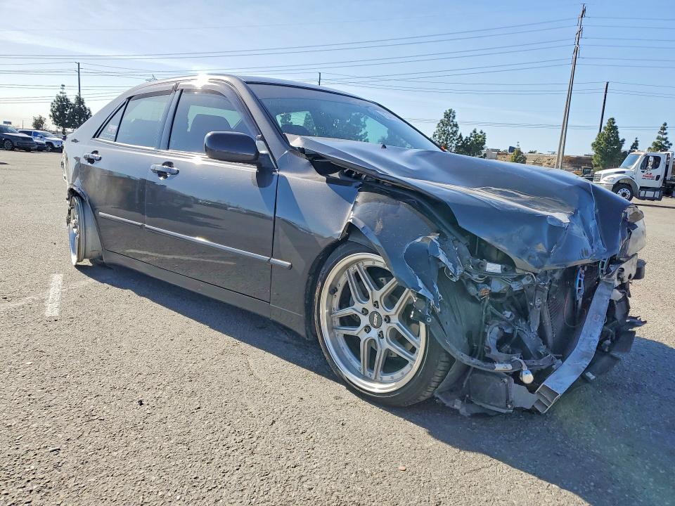 Photo 4 from auction – 2005 LEXUS IS 300 with VIN JTHBD192550095961