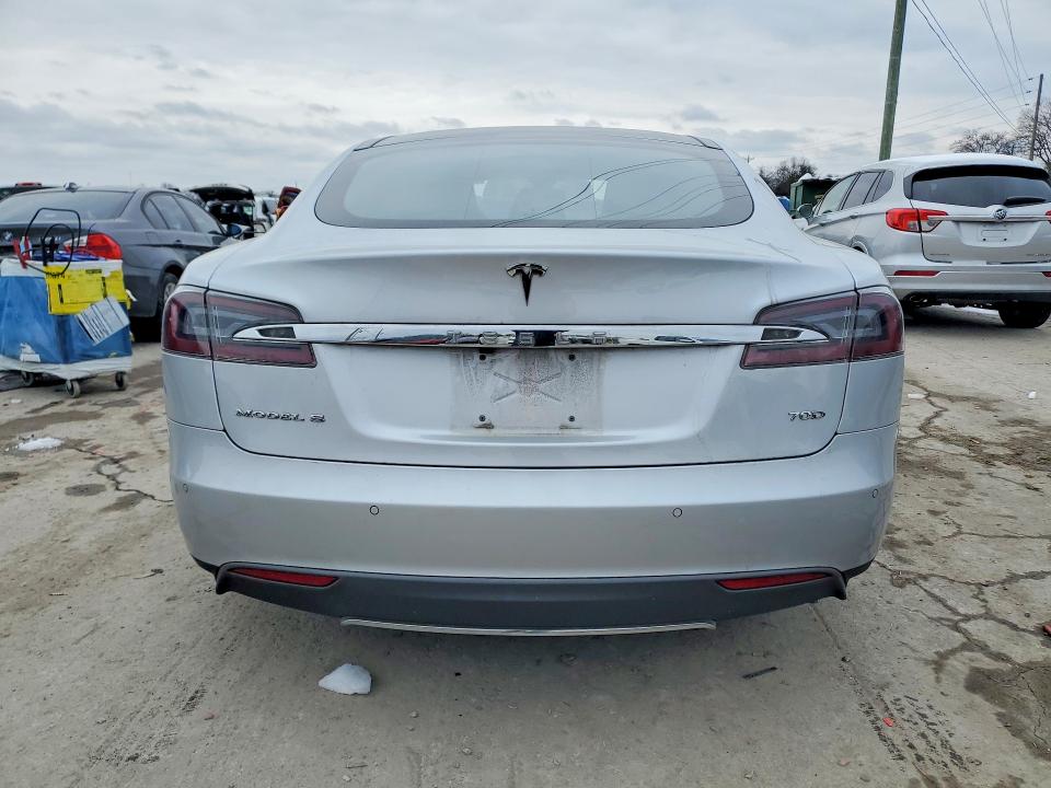 Photo 6 from auction – 2015 TESLA MODEL S with VIN 5YJSA1E21FF118879