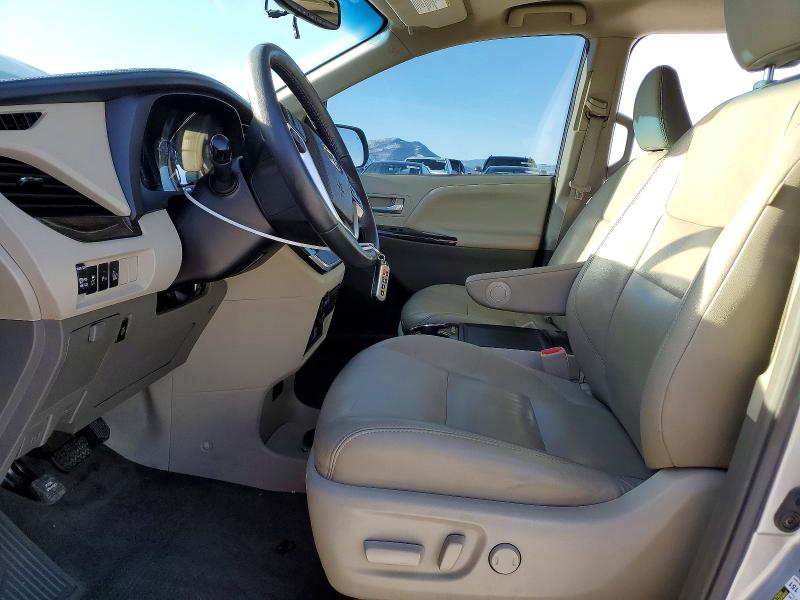 Photo 7 from auction – 2017 TOYOTA SIENNA XLE with VIN 5TDDZ3DC8HS163761