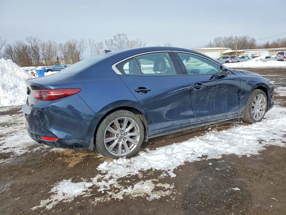 Photo 3 from auction – 2019 MAZDA 3 PREMIUM with VIN JM1BPBEM9K1116404