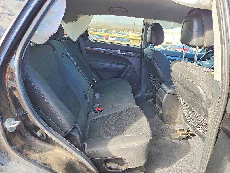 Photo 10 from auction – 2015 KIA SORENTO LX with VIN 5XYKTCA67FG584873
