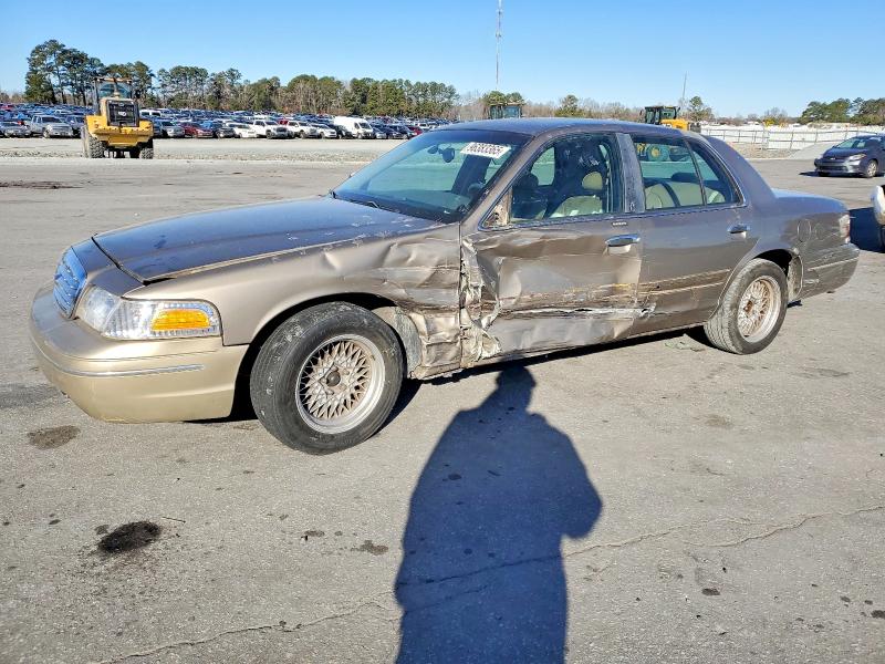 FORD CROWN VICTORIA 2001 with VIN 2FAFP74WX1X150526 - Photo from auction
