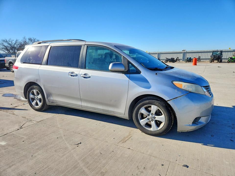 Photo 4 from auction – 2012 TOYOTA SIENNA LE with VIN 5TDKK3DC6CS177582
