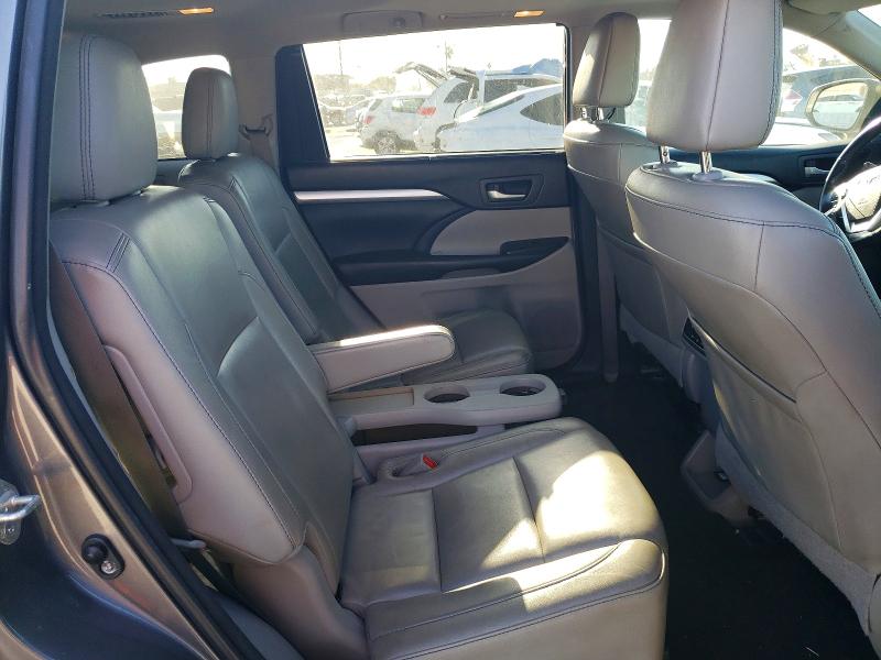 Photo 11 from auction – 2018 TOYOTA HIGHLANDER with VIN 5TDJZRFH6JS843887
