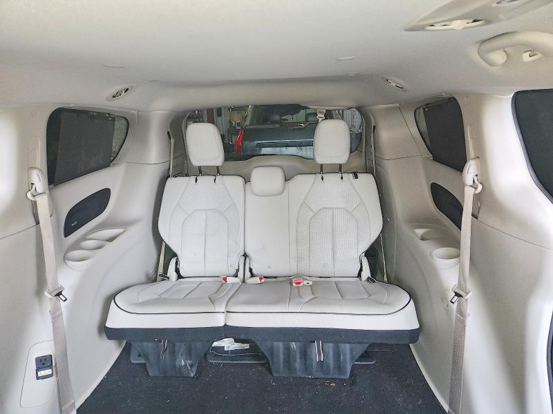 Photo 10 from auction – 2018 CHRYSLER PACIFICA with VIN 2C4RC1N70JR213144