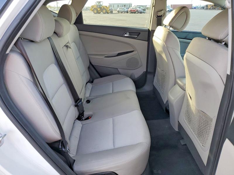Photo 11 from auction – 2016 HYUNDAI TUCSON with VIN KM8J33A43GU092248