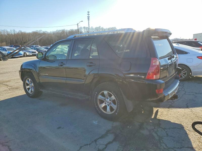 Photo 2 from auction – 2005 TOYOTA 4RUNNER SR with VIN JTEBT14R450046268