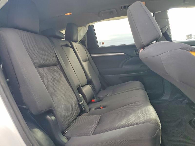Photo 10 from auction – 2017 TOYOTA HIGHLANDER with VIN 5TDBZRFHXHS419594