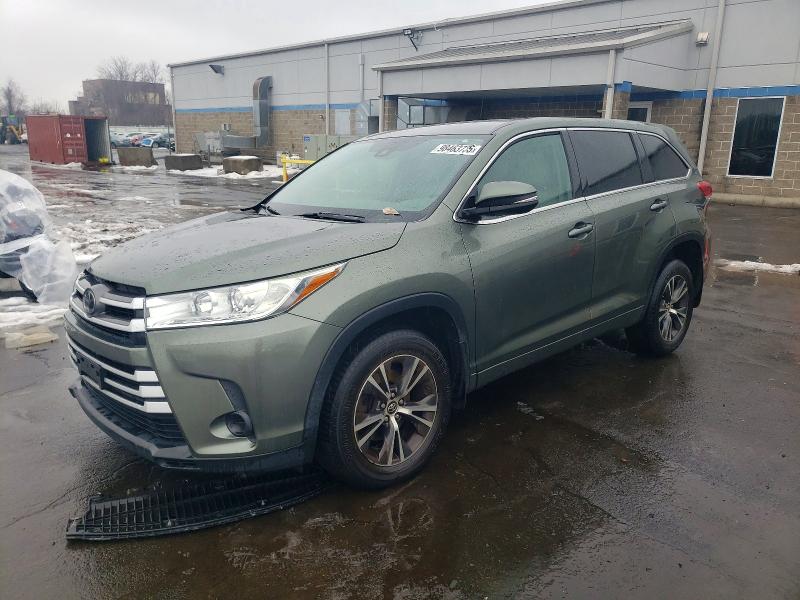 TOYOTA HIGHLANDER 2018 with VIN 5TDBZRFH6JS802258 - Photo from auction