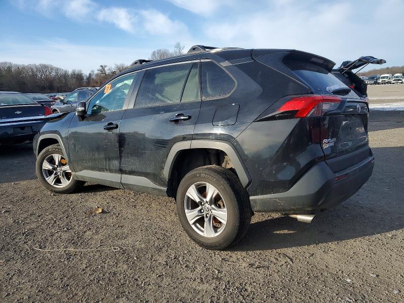 Photo 2 from auction – 2022 TOYOTA RAV4 XLE with VIN 2T3P1RFV1NC257904