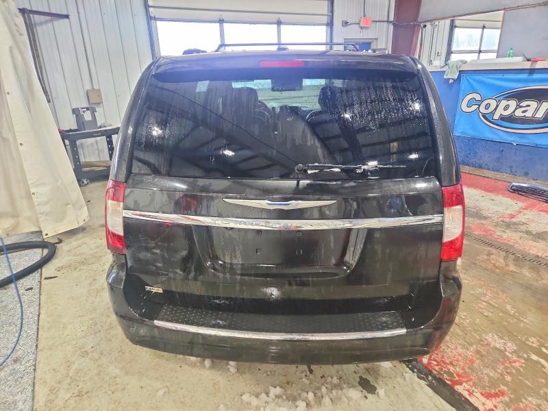 Photo 6 from auction – 2014 CHRYSLER TOWN & COU with VIN 2C4RC1BGXER435152