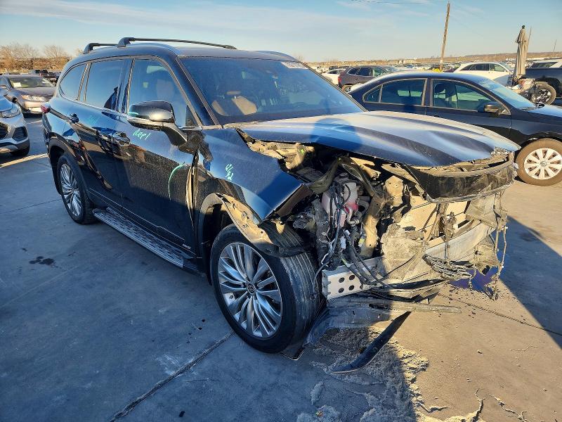 Photo 4 from auction – 2022 TOYOTA HIGHLANDER with VIN 5TDEBRCH5NS084777