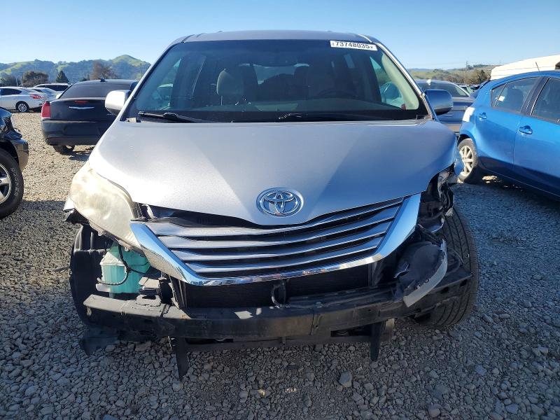 Photo 5 from auction – 2017 TOYOTA SIENNA with VIN 5TDKZ3DC6HS833525