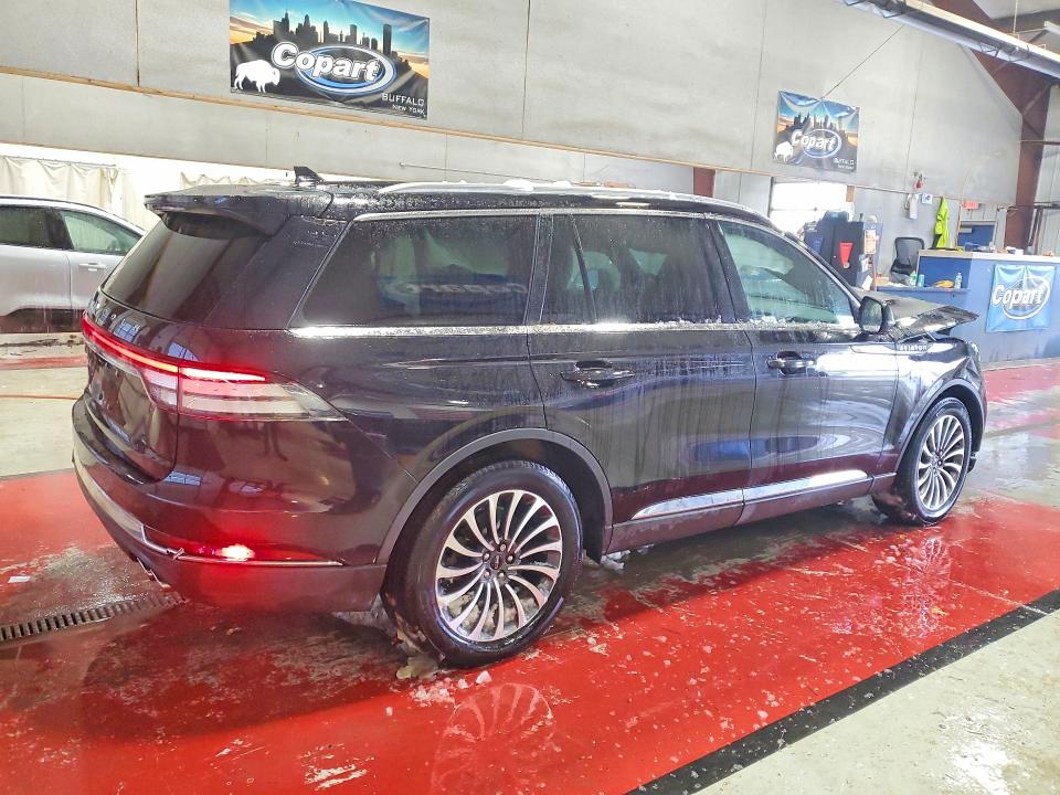 Photo 3 from auction – 2023 LINCOLN AVIATOR with VIN 5LM5J7XC2PGL21723