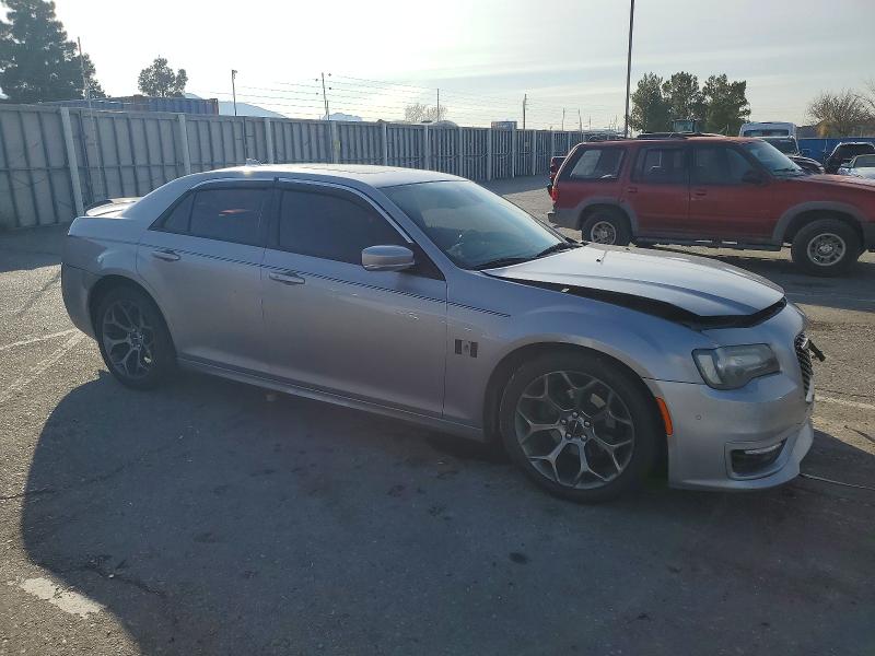 Photo 4 from auction – 2018 CHRYSLER 300 with VIN 2C3CCABG7JH269716