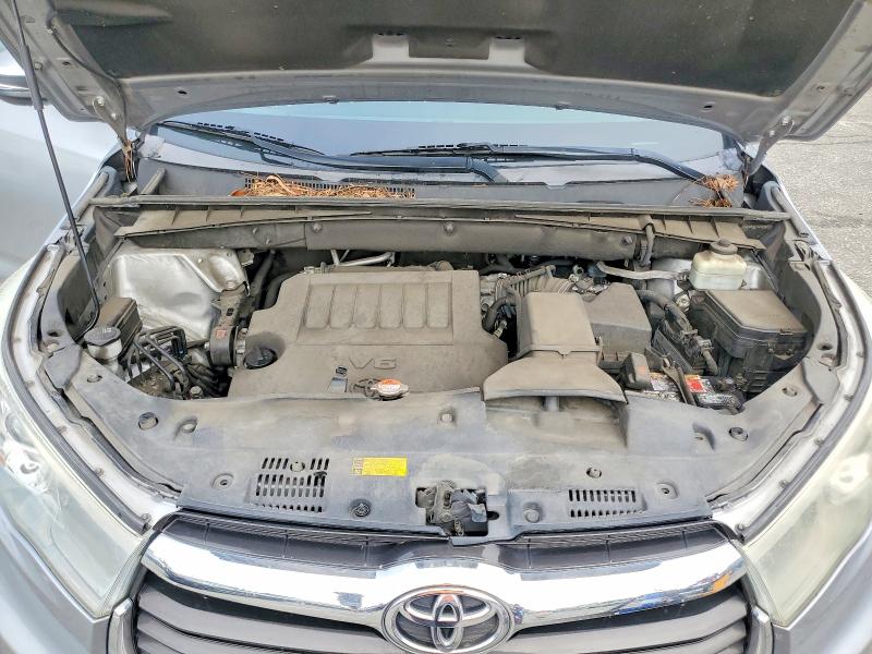 Photo 12 from auction – 2016 TOYOTA HIGHLANDER with VIN 5TDZKRFH8GS133678