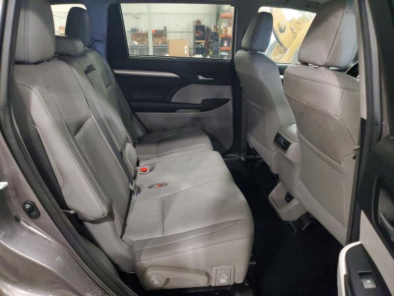 Photo 11 from auction – 2016 TOYOTA HIGHLANDER with VIN 5TDJKRFH2GS505884