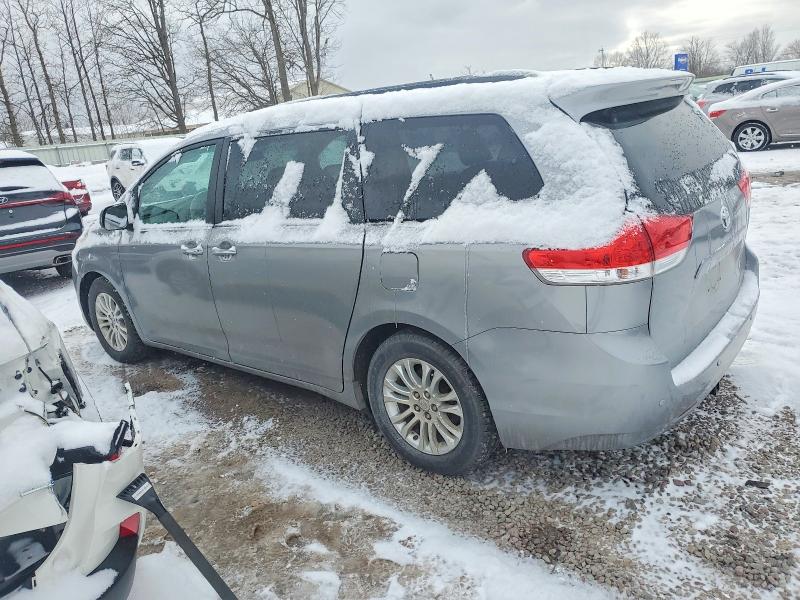 Photo 2 from auction – 2013 TOYOTA SIENNA XLE with VIN 5TDYK3DC8DS322844