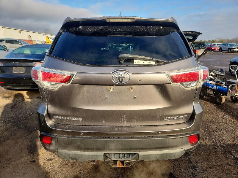 Photo 6 from auction – 2016 TOYOTA HIGHLANDER with VIN 5TDDKRFH0GS334842