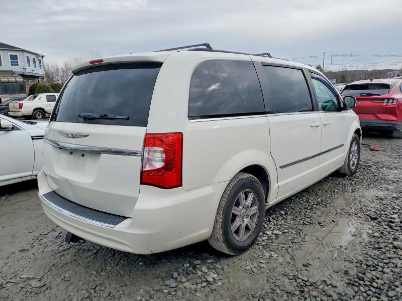 Photo 3 from auction – 2012 CHRYSLER TOWN AND C with VIN 2C4RC1BG2CR239977