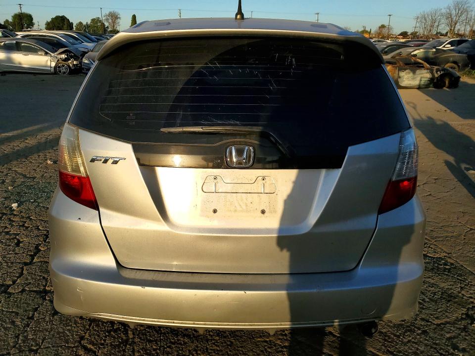 Photo 6 from auction – 2013 HONDA FIT with VIN JHMGE8H52DC023748