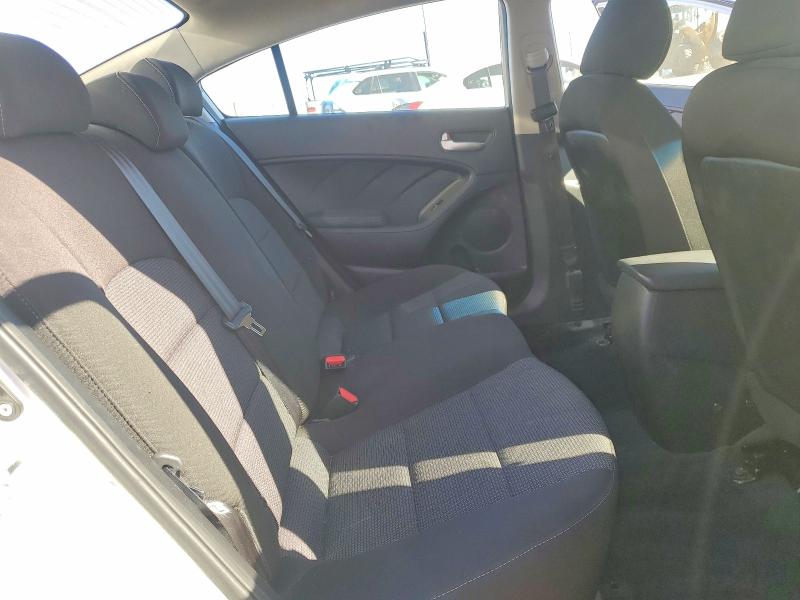 Photo 10 from auction – 2018 KIA FORTE LX with VIN 3KPFK4A70JE278428