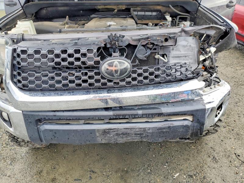 Photo 11 from auction – 2018 TOYOTA TUNDRA CRE with VIN 5TFDY5F12JX772712