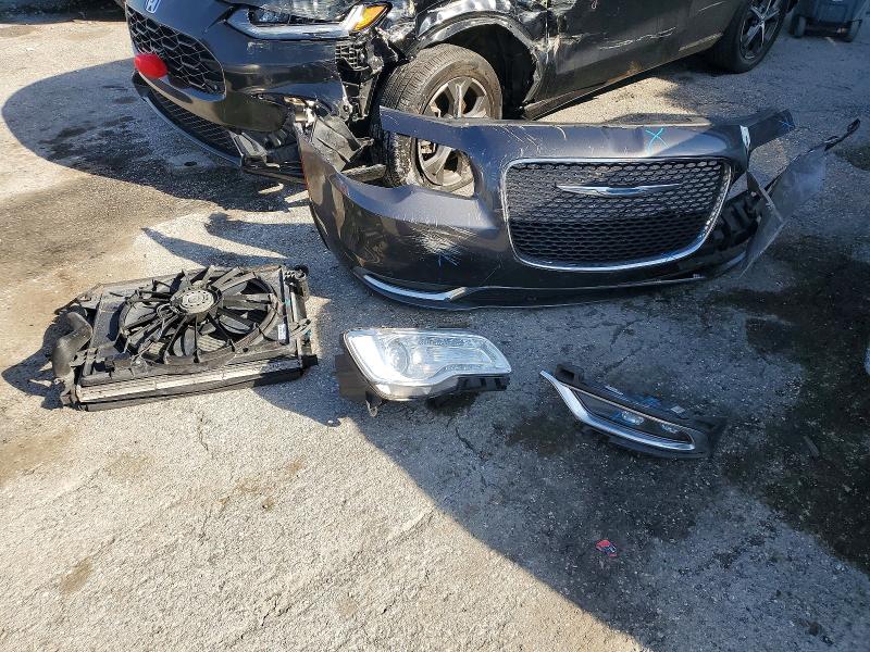 Photo 12 from auction – 2015 CHRYSLER 300 LIMITE with VIN 2C3CCAAG0FH810629
