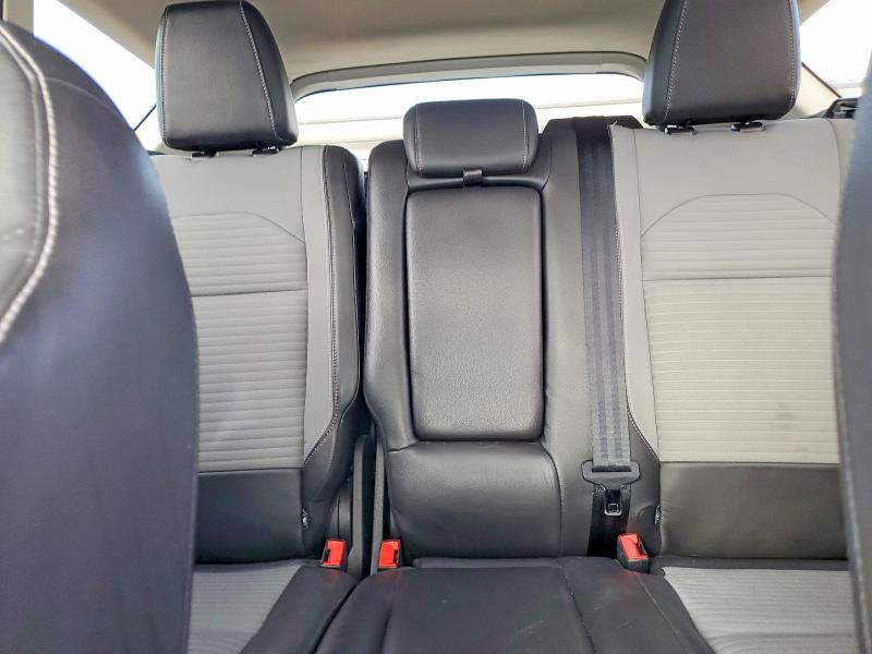 Photo 10 from auction – 2017 FORD ESCAPE with VIN 1FMCU0GD3HUD49616