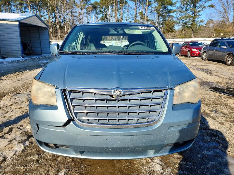 Photo 5 from auction – 2010 CHRYSLER TOWN & COU with VIN 2A4RR5D1XAR324331