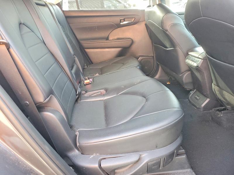 Photo 10 from auction – 2021 TOYOTA HIGHLANDER with VIN 5TDHZRBH1MS158513