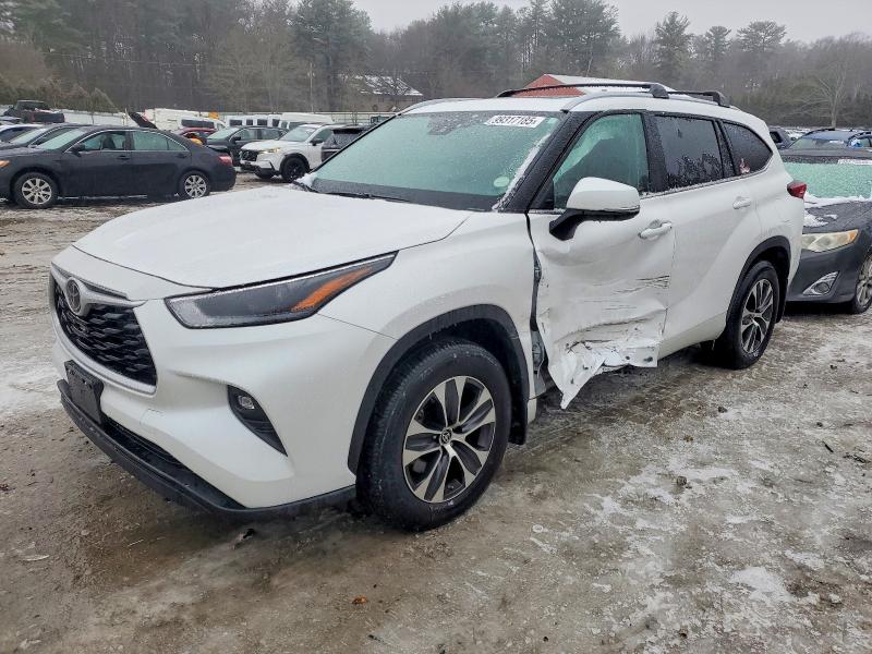 TOYOTA HIGHLANDER 2023 with VIN 5TDKDRBH6PS523101 - Photo from auction