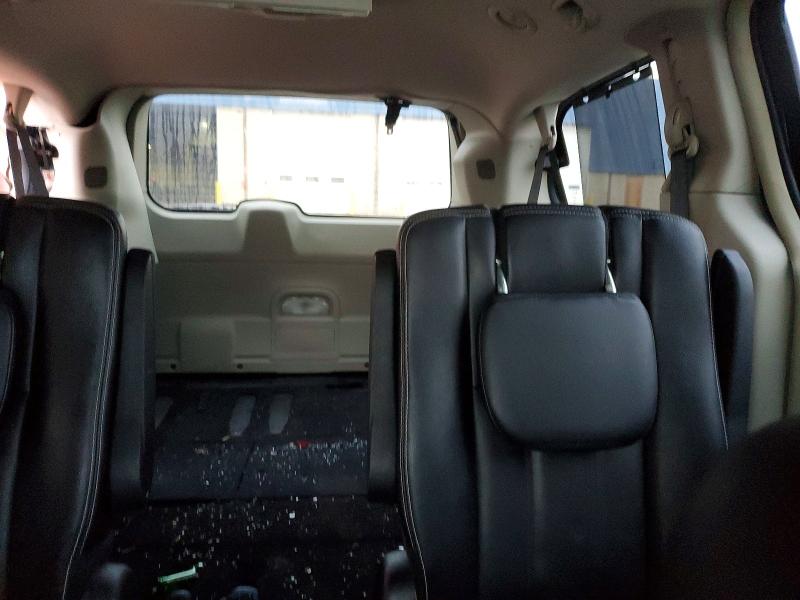 Photo 10 from auction – 2015 CHRYSLER TOWN & COU with VIN 2C4RC1BG5FR526119