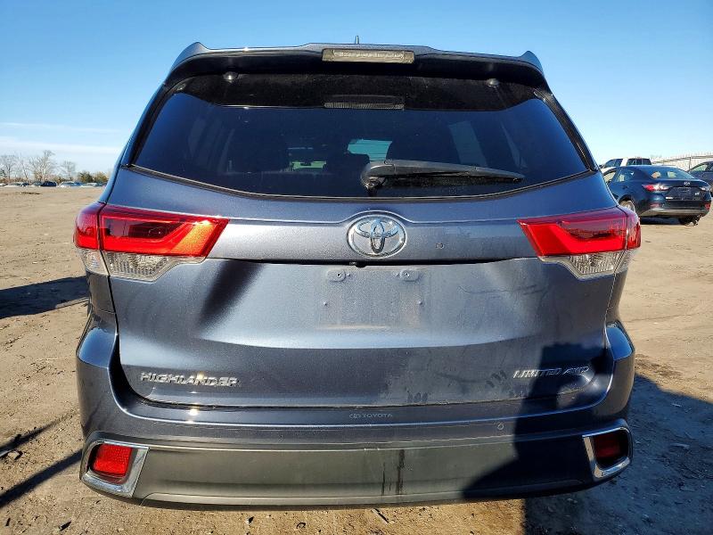 Photo 6 from auction – 2018 TOYOTA HIGHLANDER with VIN 5TDDZRFH0JS827276