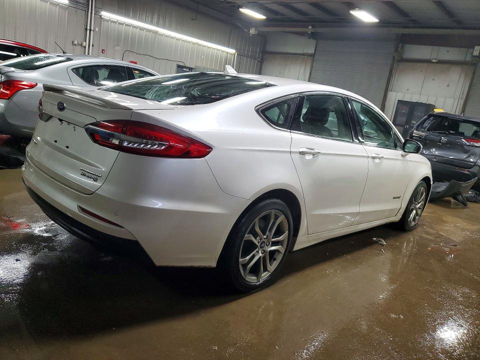 Photo 3 from auction – 2019 FORD FUSION with VIN 3FA6P0RU4KR119366