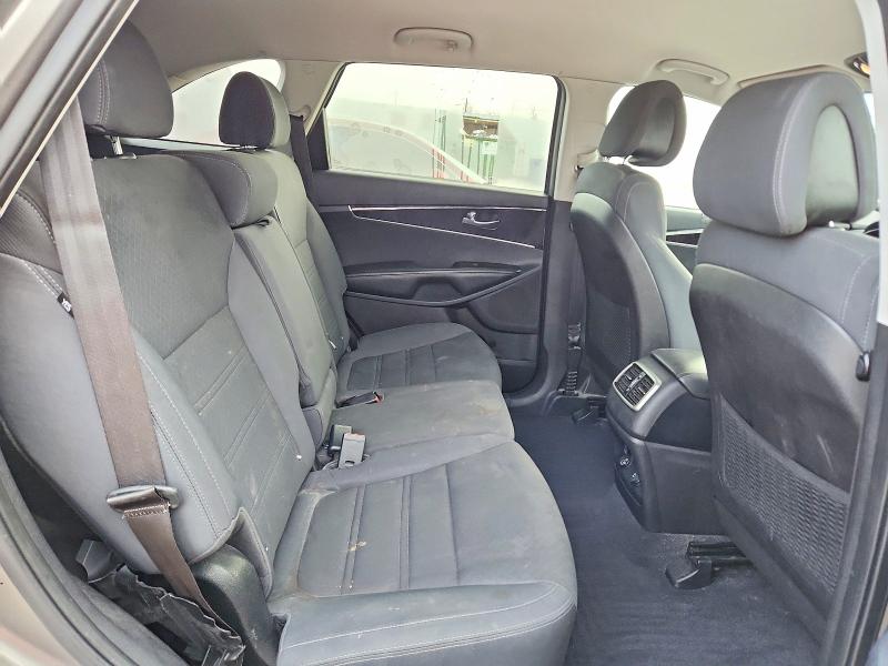 Photo 11 from auction – 2016 KIA SORENTO LX with VIN 5XYPGDA33GG073068