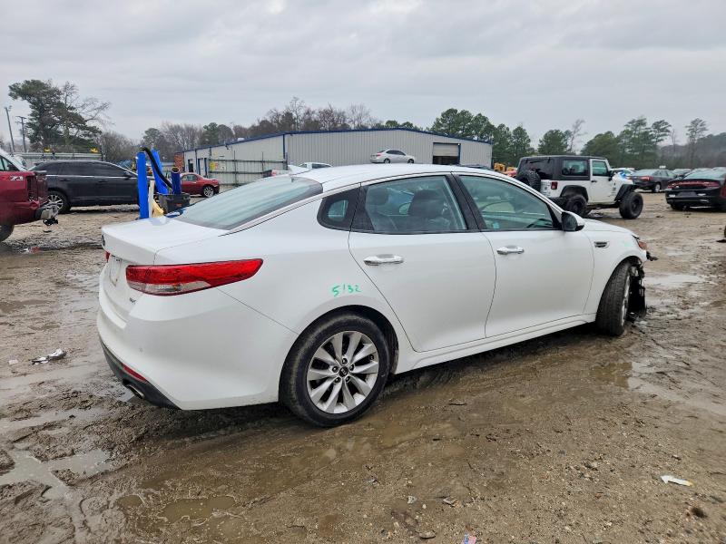 Photo 3 from auction – 2018 KIA OPTIMA EX with VIN 5XXGU4L38JG225251