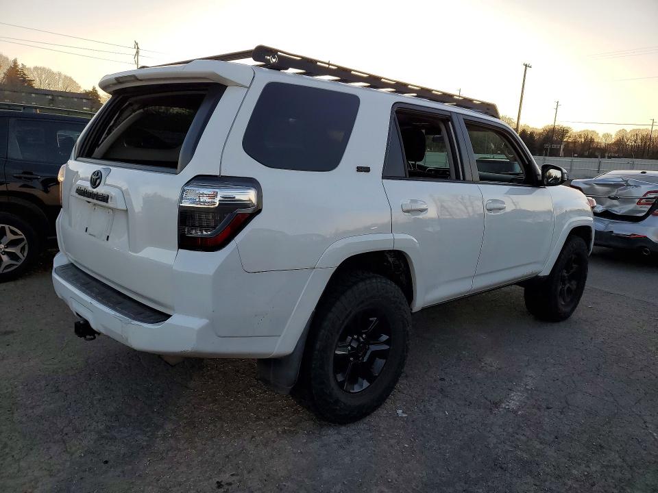 Photo 3 from auction – 2018 TOYOTA 4RUNNER with VIN JTEBU5JR3J5533354