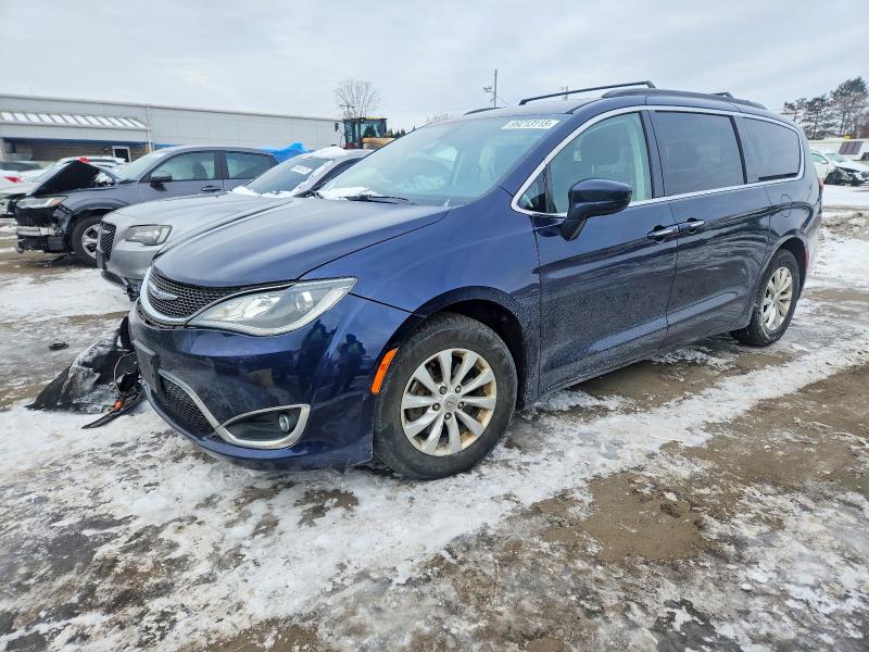 CHRYSLER PACIFICA T 2018 with VIN 2C4RC1FG6JR188880 - Photo from auction