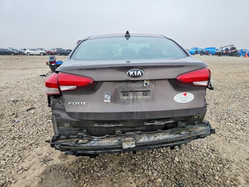 Фото 6 с аукциона – 2018 KIA FORTE LX с VIN 3KPFL4A75JE214849