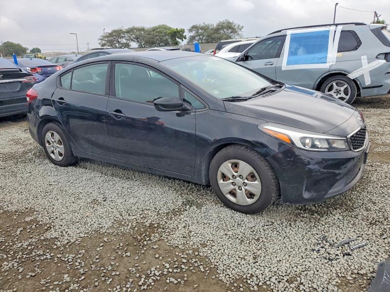 Photo 4 from auction – 2017 KIA FORTE LX with VIN 3KPFK4A74HE115873