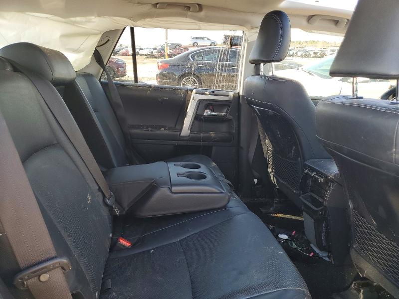 Photo 10 from auction – 2018 TOYOTA 4RUNNER SR with VIN JTEZU5JR2J5191121