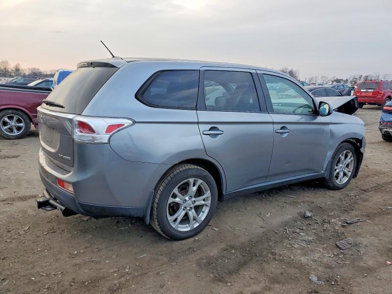 Photo 3 from auction – 2014 MITSUBISHI OUTLANDER with VIN JA4AZ3A31EZ005127