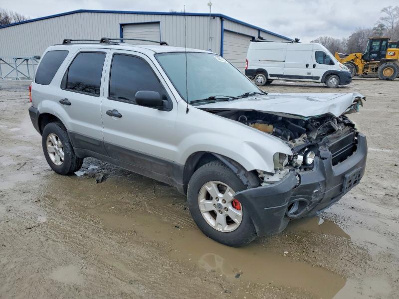 Photo 4 from auction – 2005 FORD ESCAPE XLT with VIN 1FMYU93165KB23339