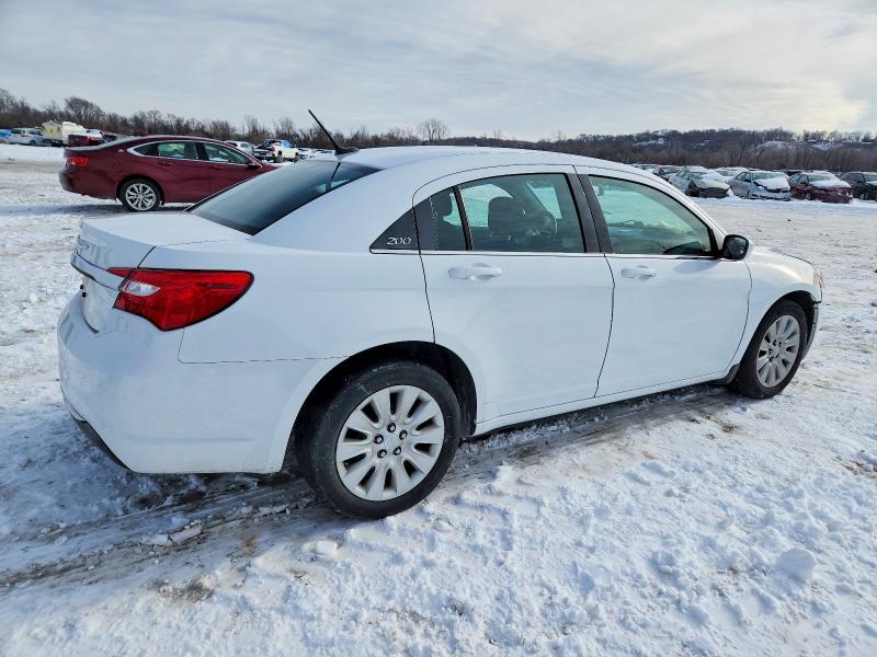Photo 3 from auction – 2014 CHRYSLER 200 with VIN 1C3CCBAG3EN103696