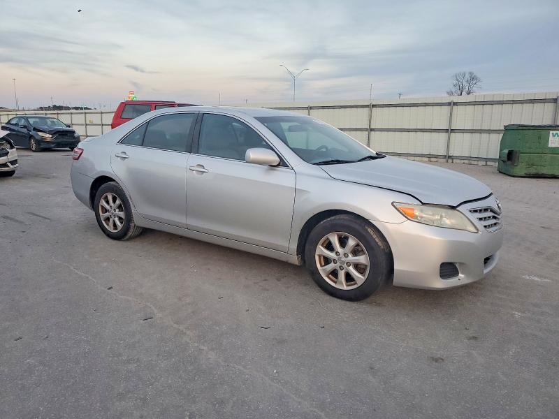 Zdjęcie 4 z aukcji – 2011 TOYOTA CAMRY z VIN 4T1BF3EK1BU210634