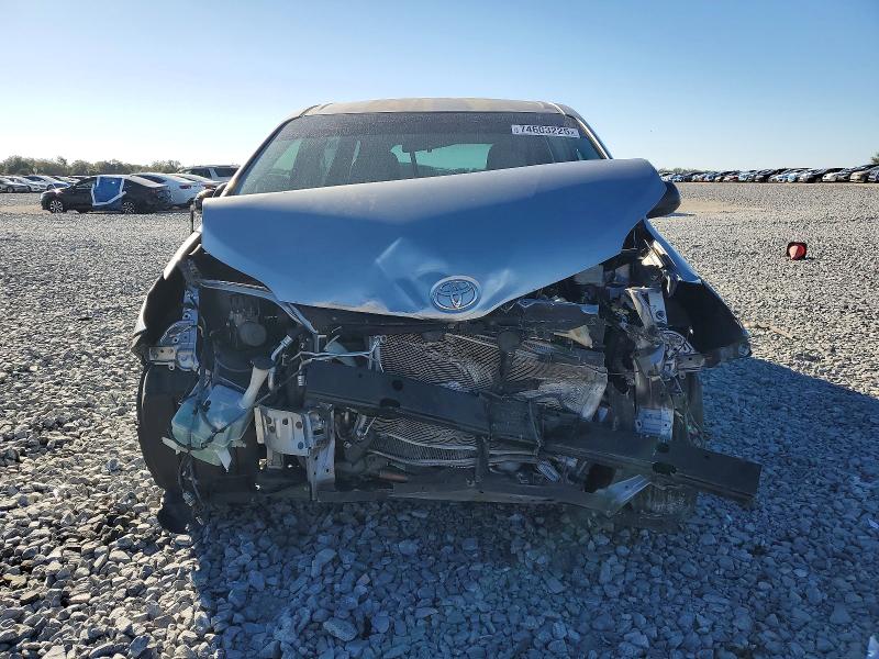 Photo 5 from auction – 2012 TOYOTA SIENNA with VIN 5TDZK3DCXCS177731
