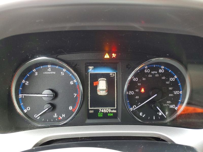 Photo 9 from auction – 2018 TOYOTA RAV4 LIMIT with VIN JTMDFREV3JD232899