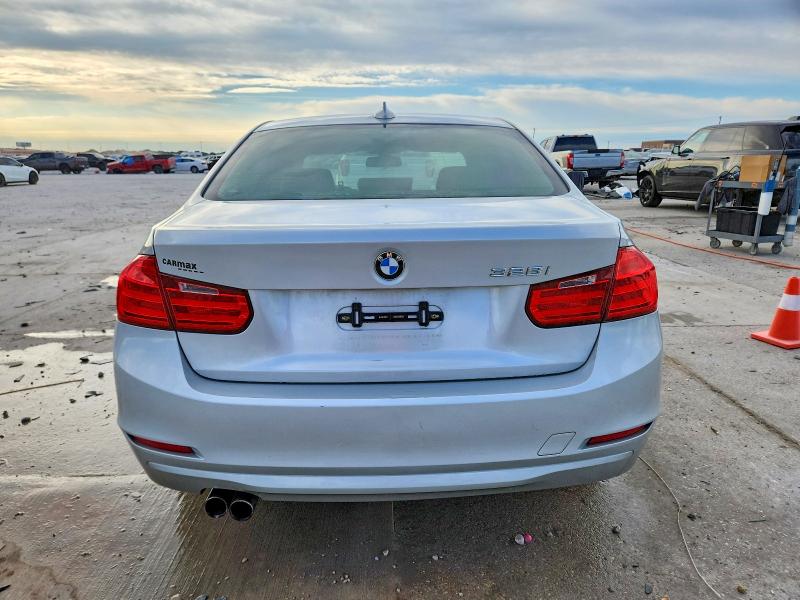 Photo 6 from auction – 2013 BMW 328 with VIN WBA3A5C55DF357687